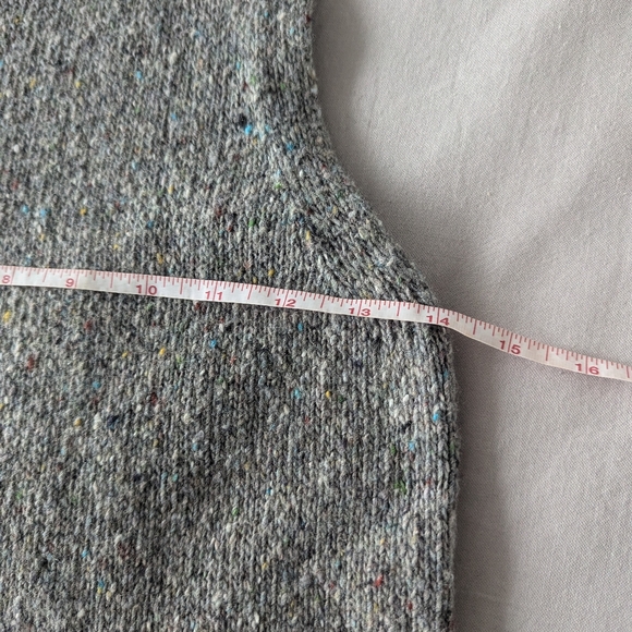 Club Monaco sleeveless sweater - Picture 4 of 5